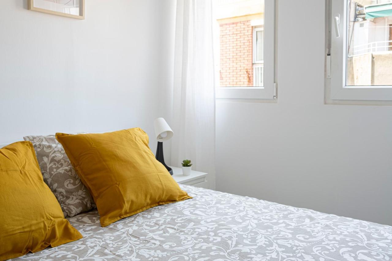 Apartment Beach Picasso Sant Adria de Besos Buitenkant foto