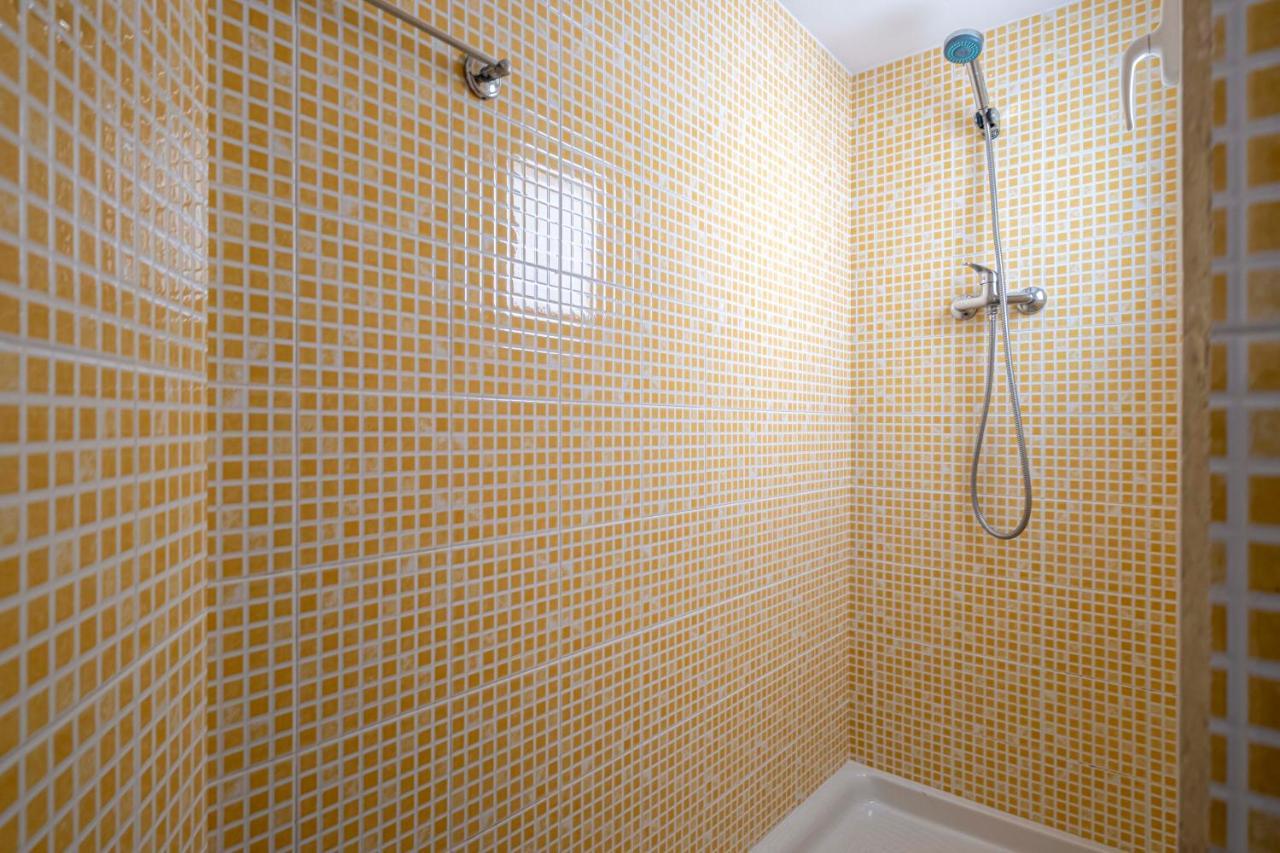 Apartment Beach Picasso Sant Adria de Besos Buitenkant foto